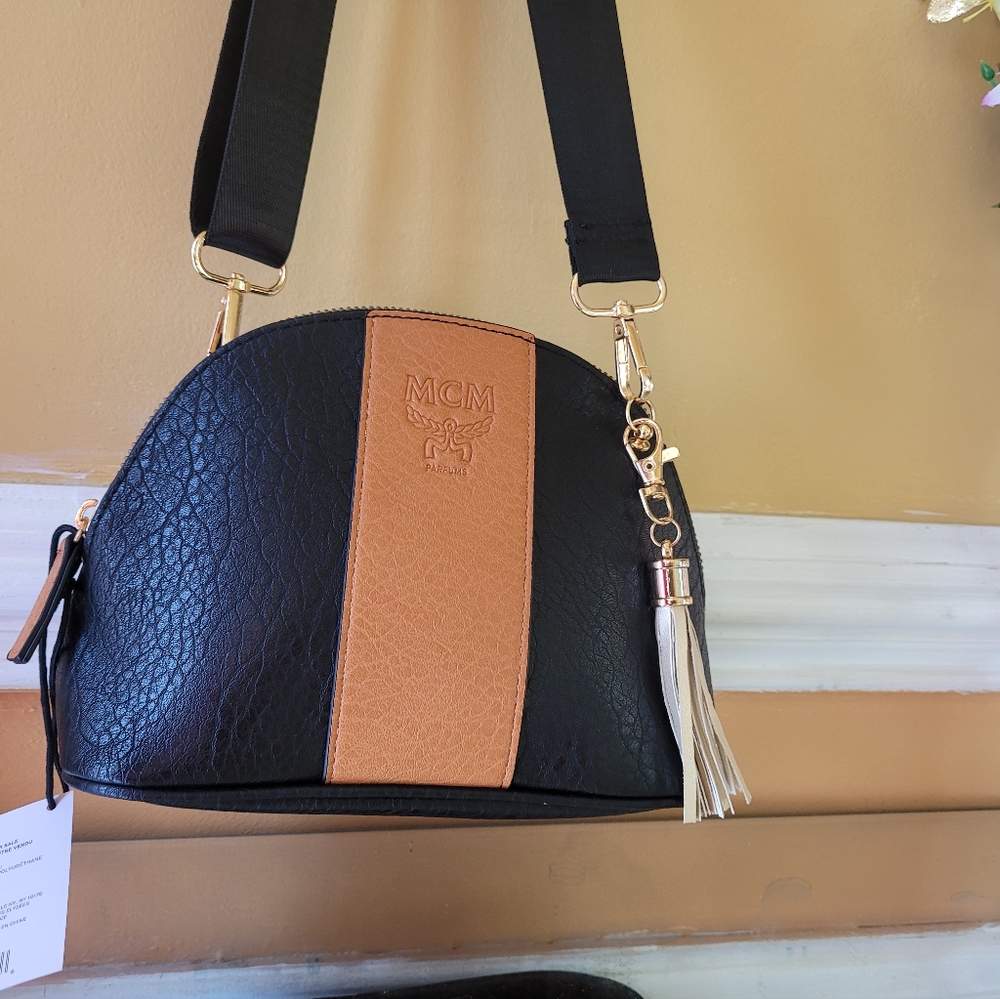 MCM pouch converted in to shoulder bag or cross body - Picture 7 of 16